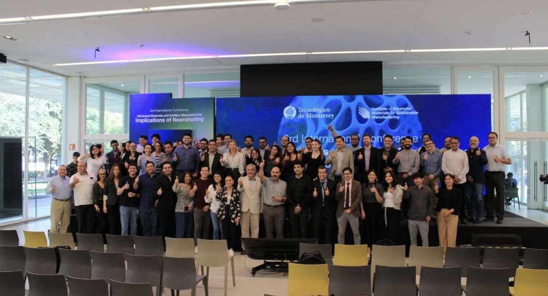 Foto grupal de la conferencia de materiales avanzados